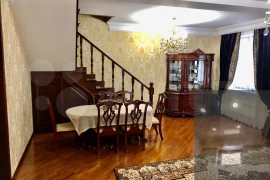 5-к. квартира, 240 м², 4/5 эт.