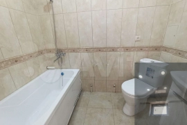 2-к. квартира, 80 м², 8/8 эт.